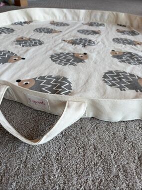 3 Sprouts Cream Hedgehog Pack & Go Play Mat with Carry Handles